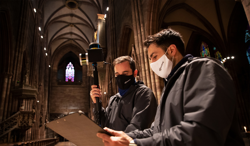 Das Scan-Team bei der Planung der Datenerfassung im Freiburger Münster